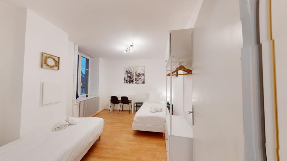 Bed, Photo of the whole room, Bedroom
