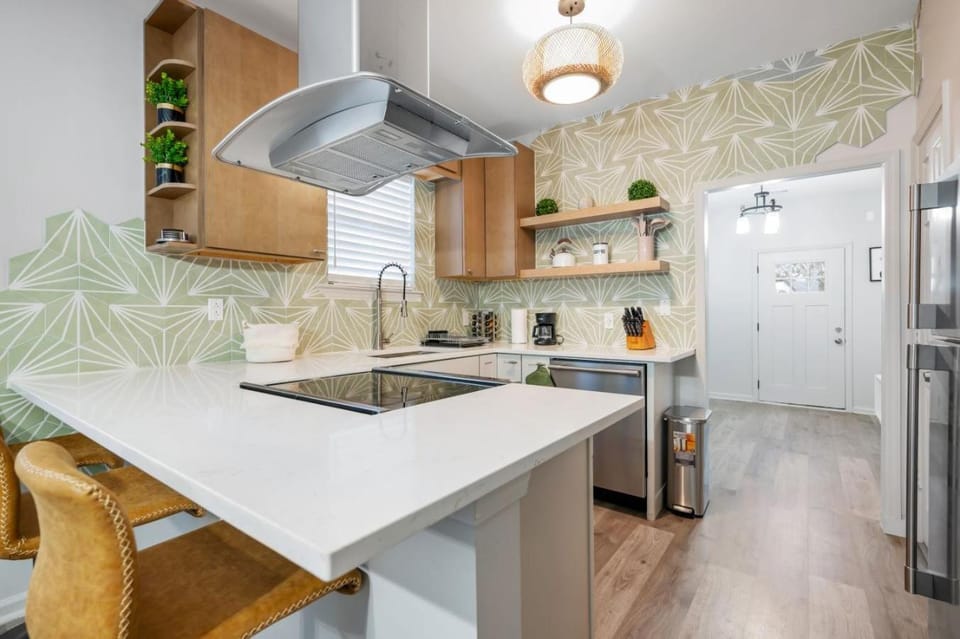 Kitchen or kitchenette, dishwasher, minibar, oven, pet friendly, stove
