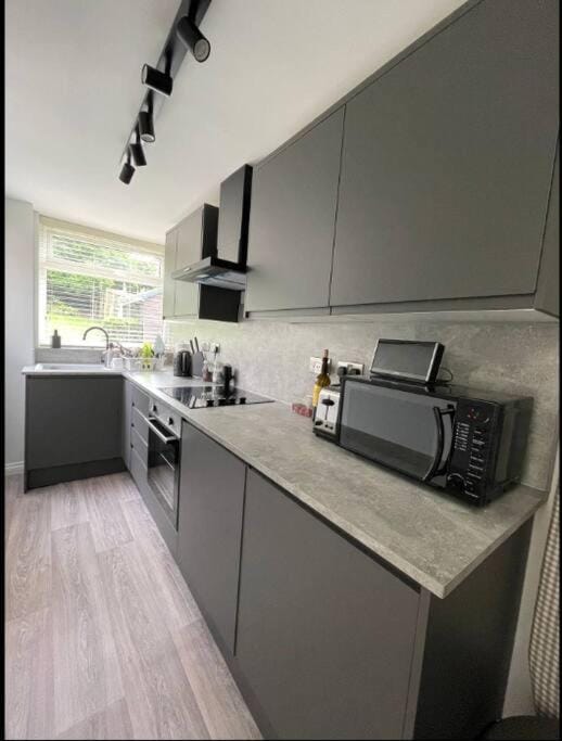 Modern 3 bedroom home, close to City Centre and Peak District House in Sheffield