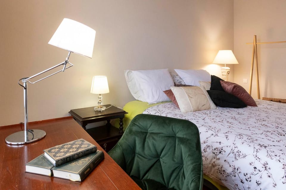 Photo of the whole room, Bedroom
