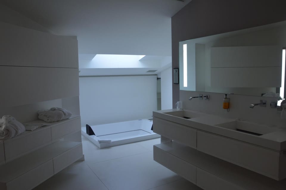 Bed, Bathroom, Photo of the whole room, Bedroom, Bath, towels