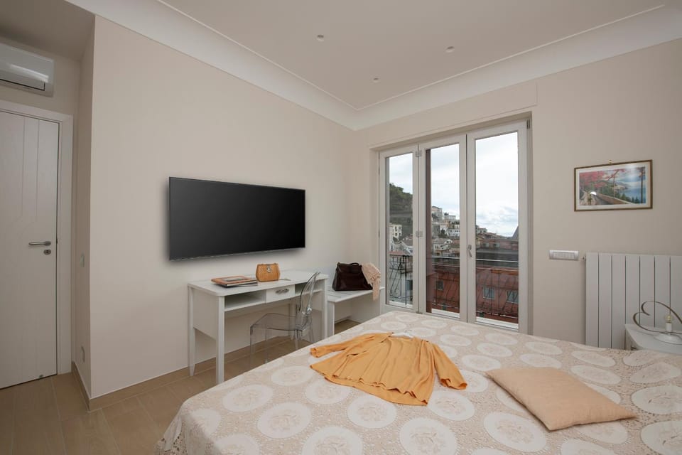 Bed, TV and multimedia, Bedroom, air conditioner