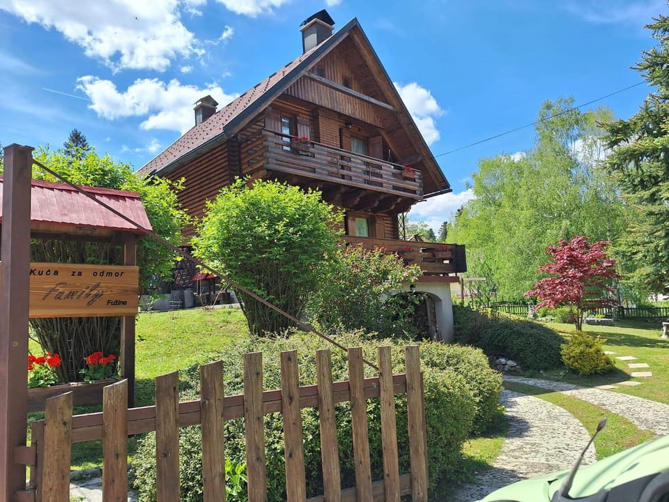 Property building, Spring, Day, Garden, Garden view