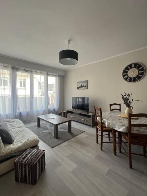Communal lounge/ TV room, Living room, Seating area, Dining area