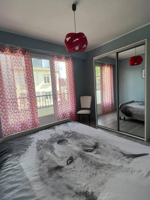 Bed, Photo of the whole room, Bedroom
