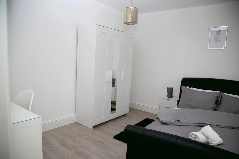 Peace Home Apartment in Watford