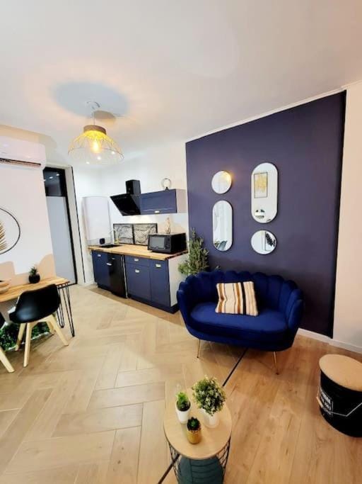 TV and multimedia, Kitchen or kitchenette, Living room, Seating area, Dining area, minibar