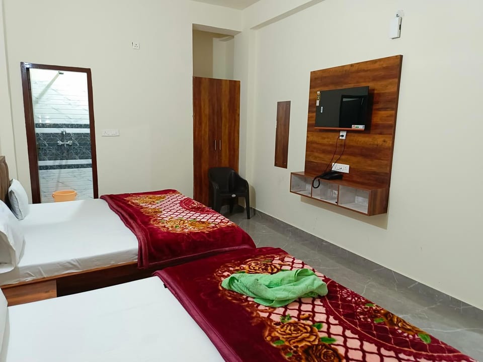 Communal lounge/ TV room, Bed, TV and multimedia, Photo of the whole room, Bedroom, towels, wardrobe