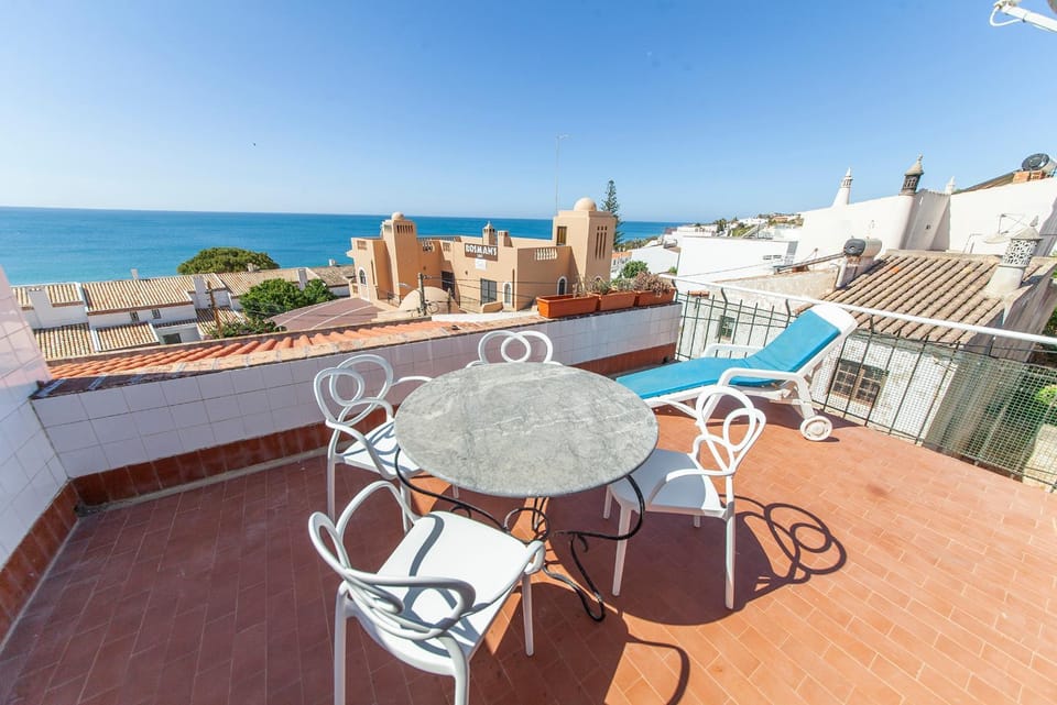 Property building, Balcony/Terrace, Sea view