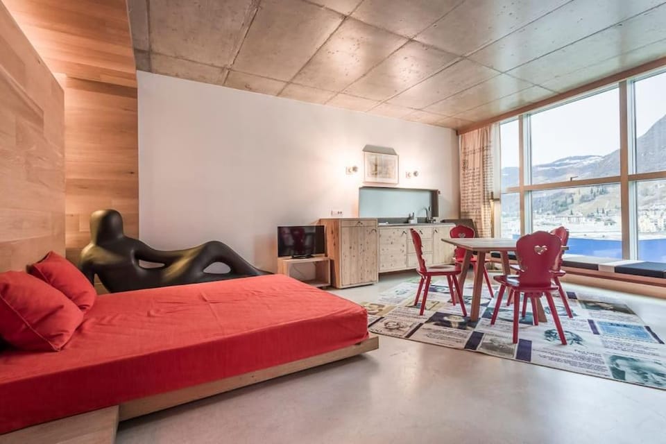 Bed, Kitchen or kitchenette, Living room, Photo of the whole room, Seating area, Bedroom