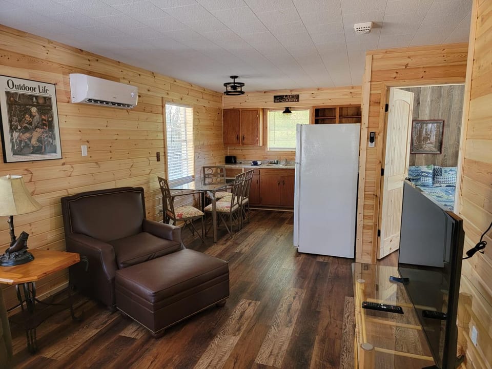 Southern Comfort Inn & Resort Hotel in Greers Ferry Lake