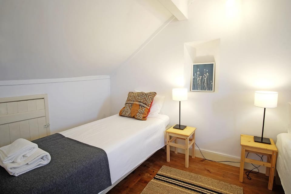 Bed, TV and multimedia, Photo of the whole room, Bedroom, towels