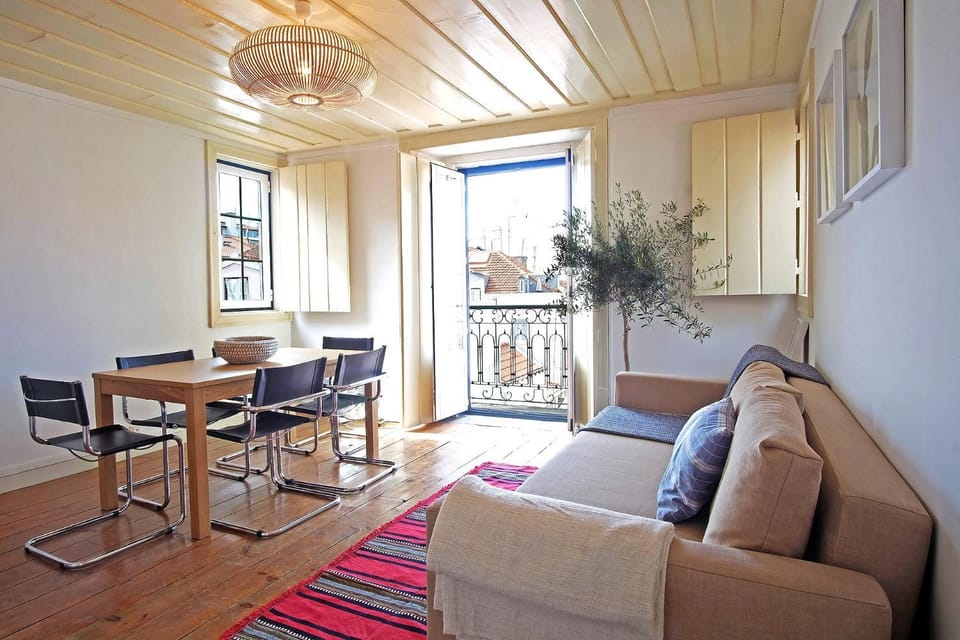 View (from property/room), Balcony/Terrace, Living room, Seating area, Dining area