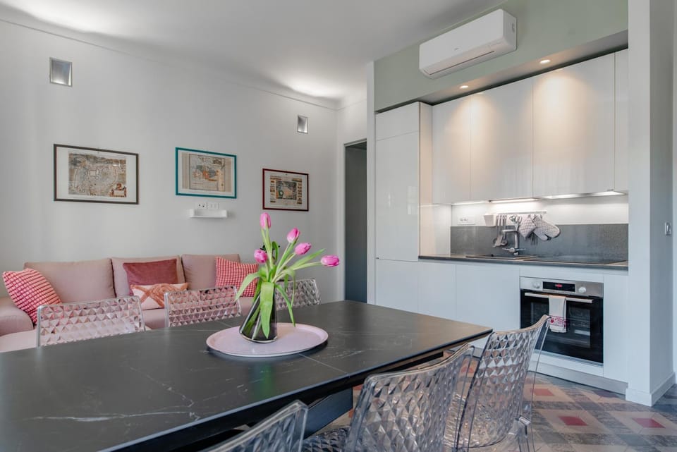 Day, Living room, Seating area, Lunch, kitchen