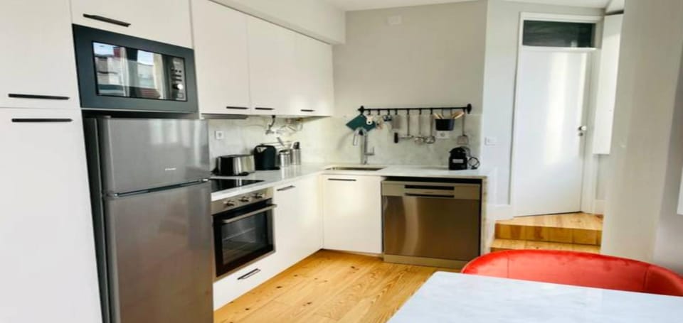 Coffee/tea facilities, Kitchen or kitchenette, dishwasher, oven, toaster