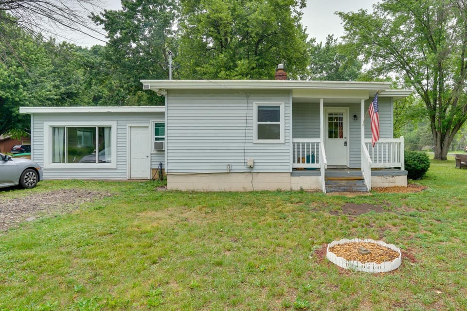 Steps to St Croix River! Charming Lakeland Home House in Lakeland