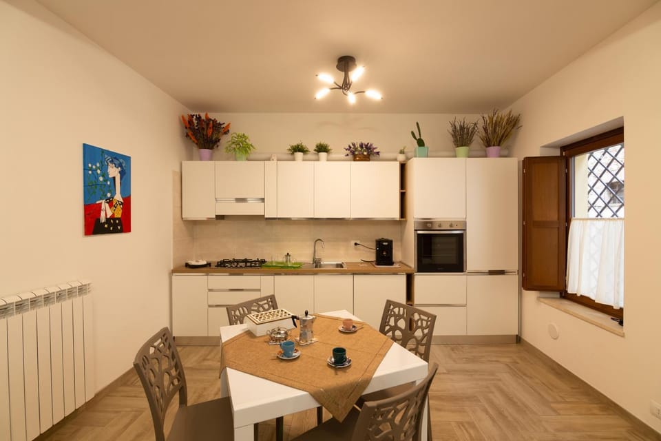 Dining area, pet friendly, stove