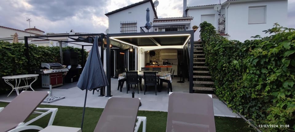 Off site, Balcony/Terrace, Kitchen or kitchenette, kitchen