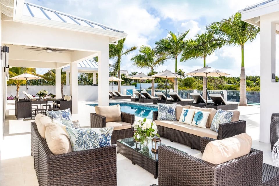 Lagoon View Villa, Pool, Dock, & Waterways Villa in Turks and Caicos Islands