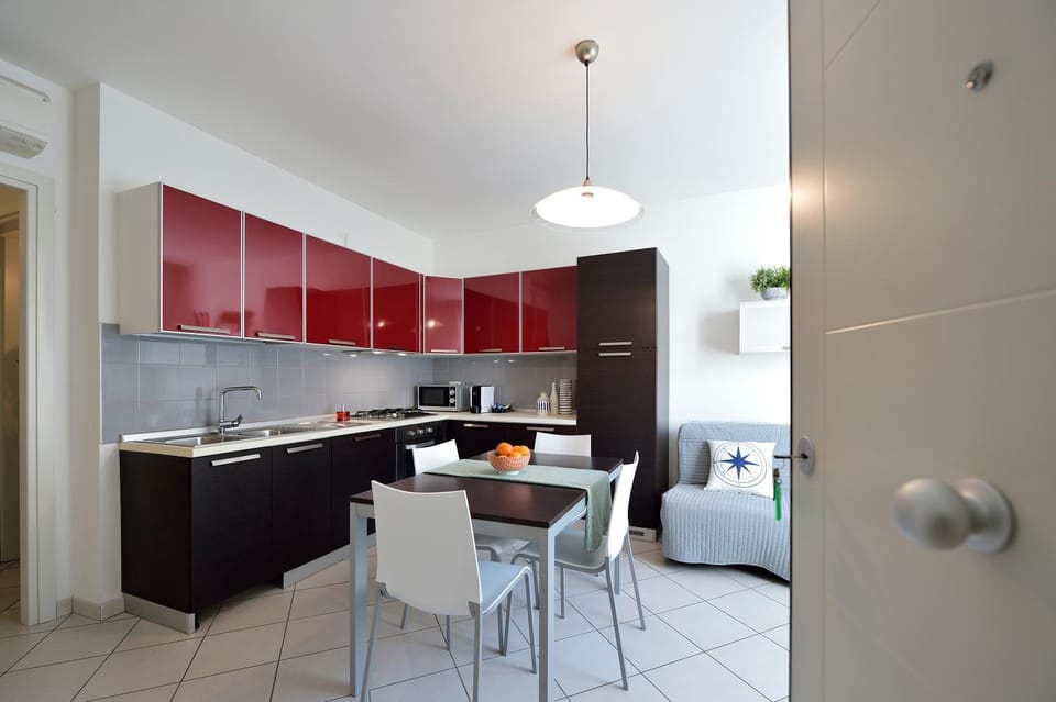 Kitchen or kitchenette, Other, Dining area