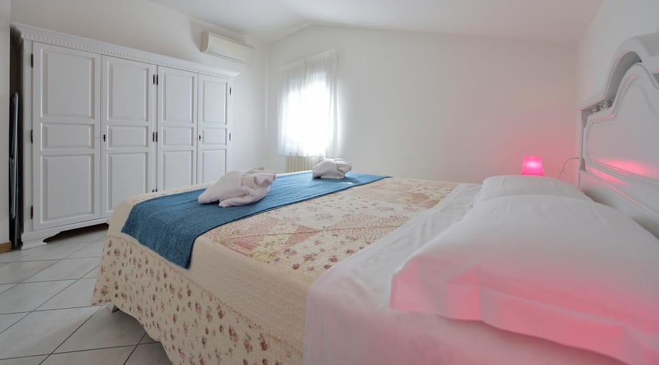 Bed, Other, Bedroom, wardrobe