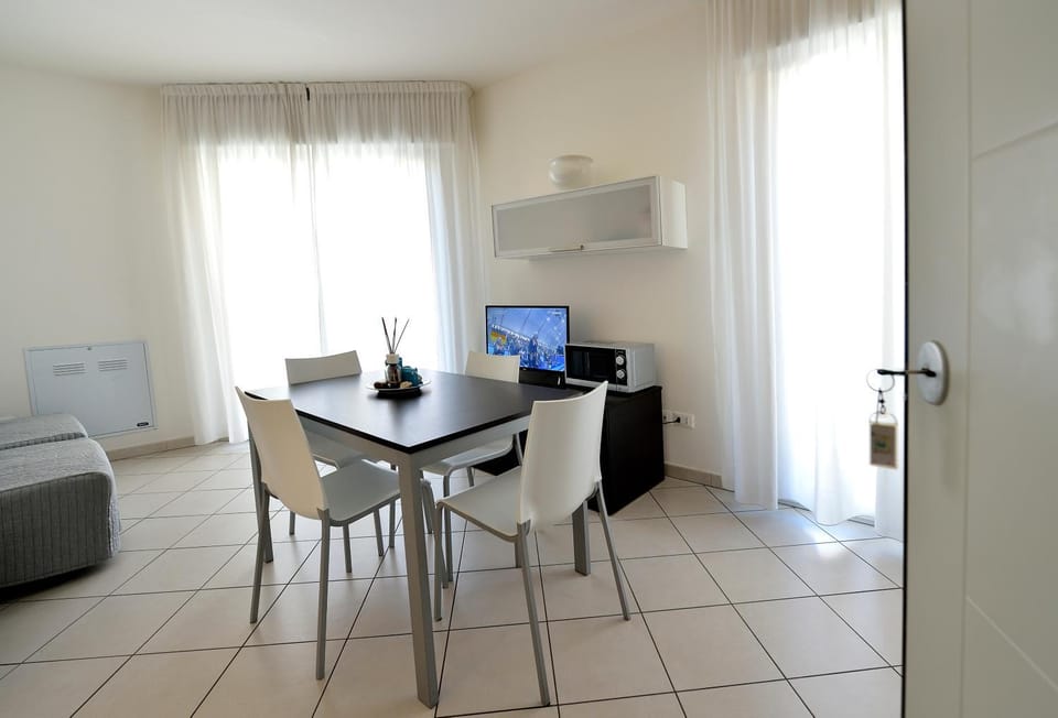 Other, Dining area, hair dresser