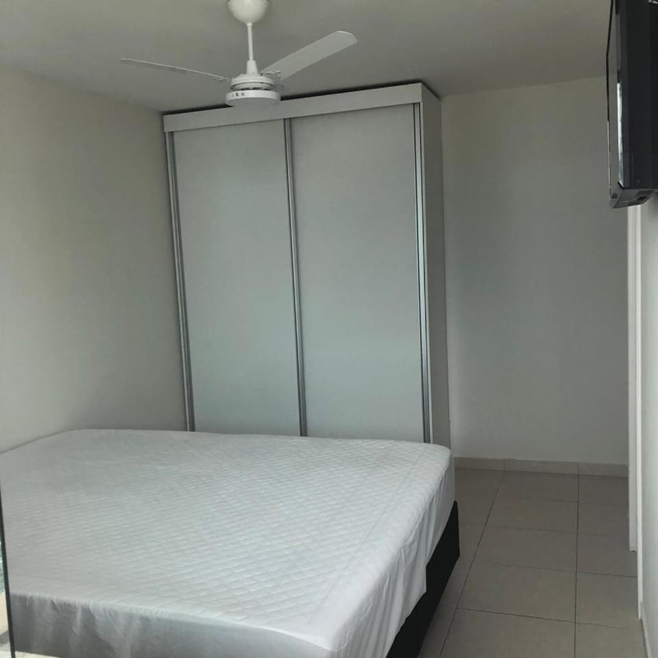 Bed, TV and multimedia, Photo of the whole room, Bedroom, wardrobe
