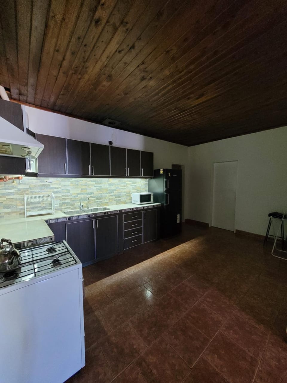 Kitchen or kitchenette, minibar