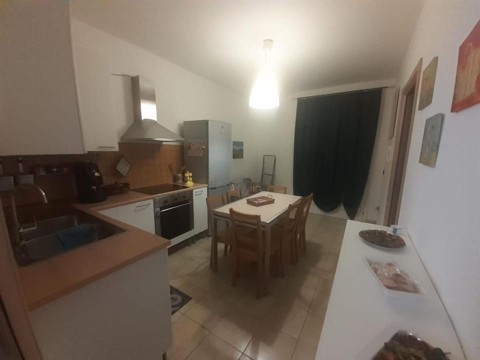 Kitchen or kitchenette, Dining area, pet friendly, stove