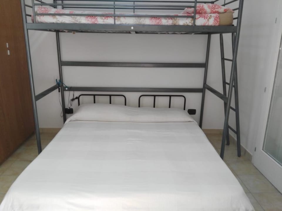 Bed, Bedroom, bunk bed