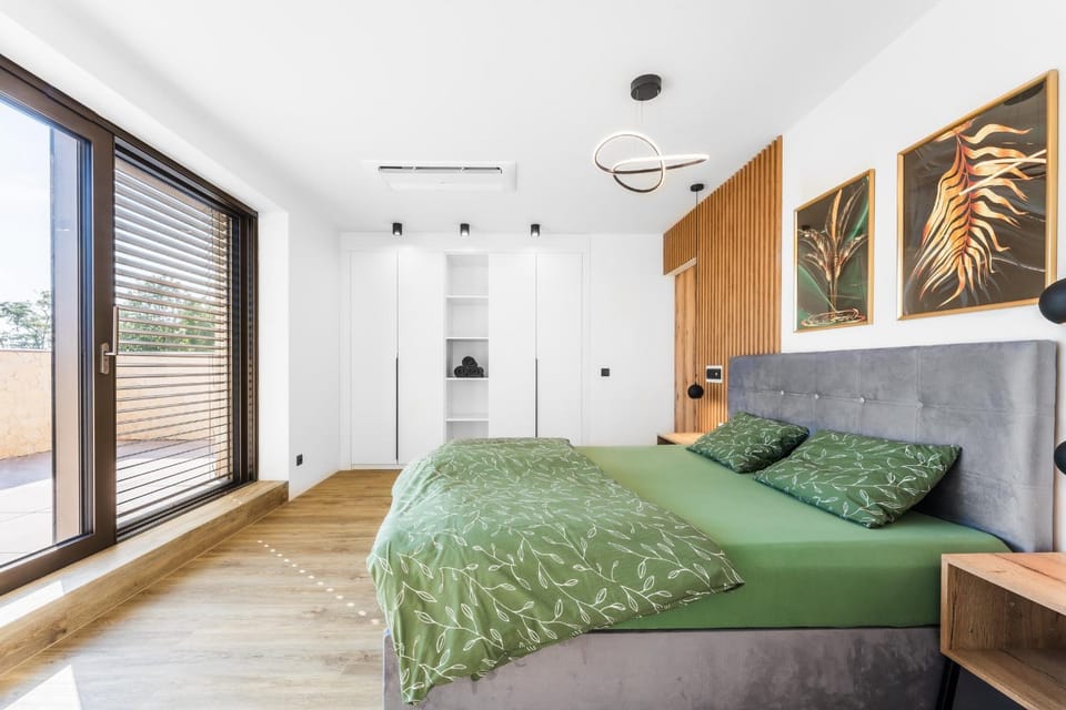 Bedroom, air conditioner