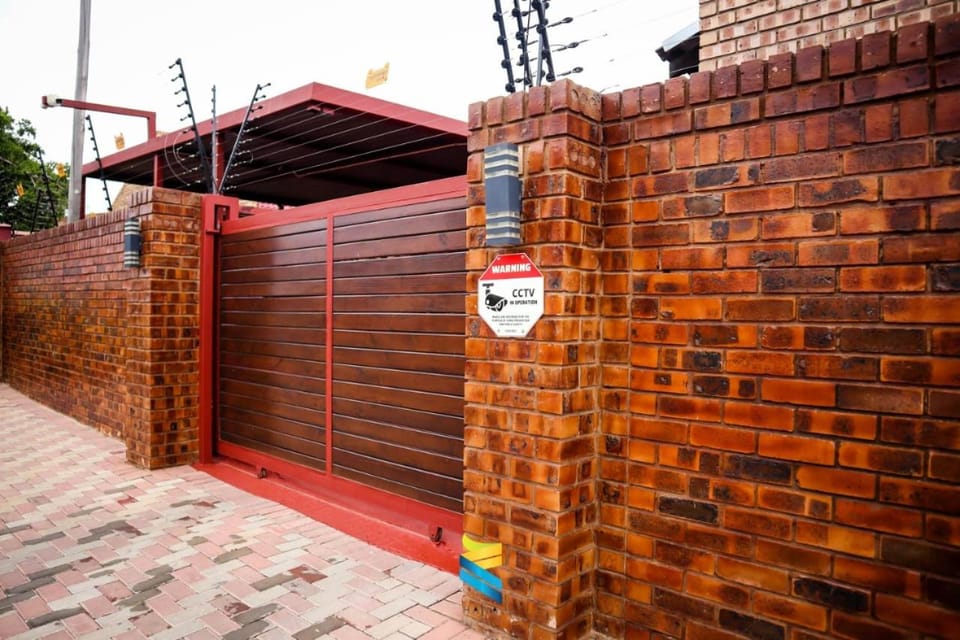 HANA GUESTHOUSE Bed and Breakfast in Pretoria