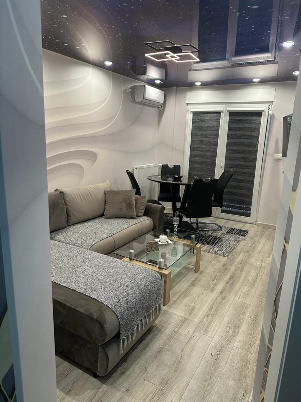 Living room, Photo of the whole room, air conditioner