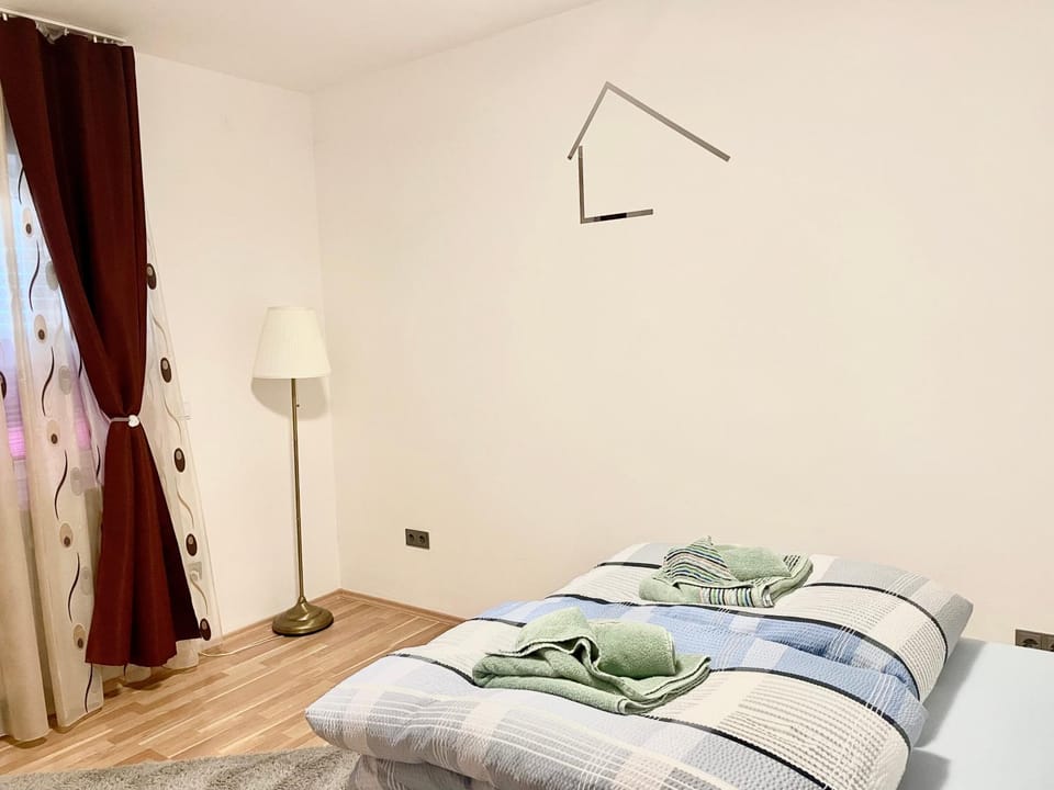 Bed, Photo of the whole room, Bedroom, towels