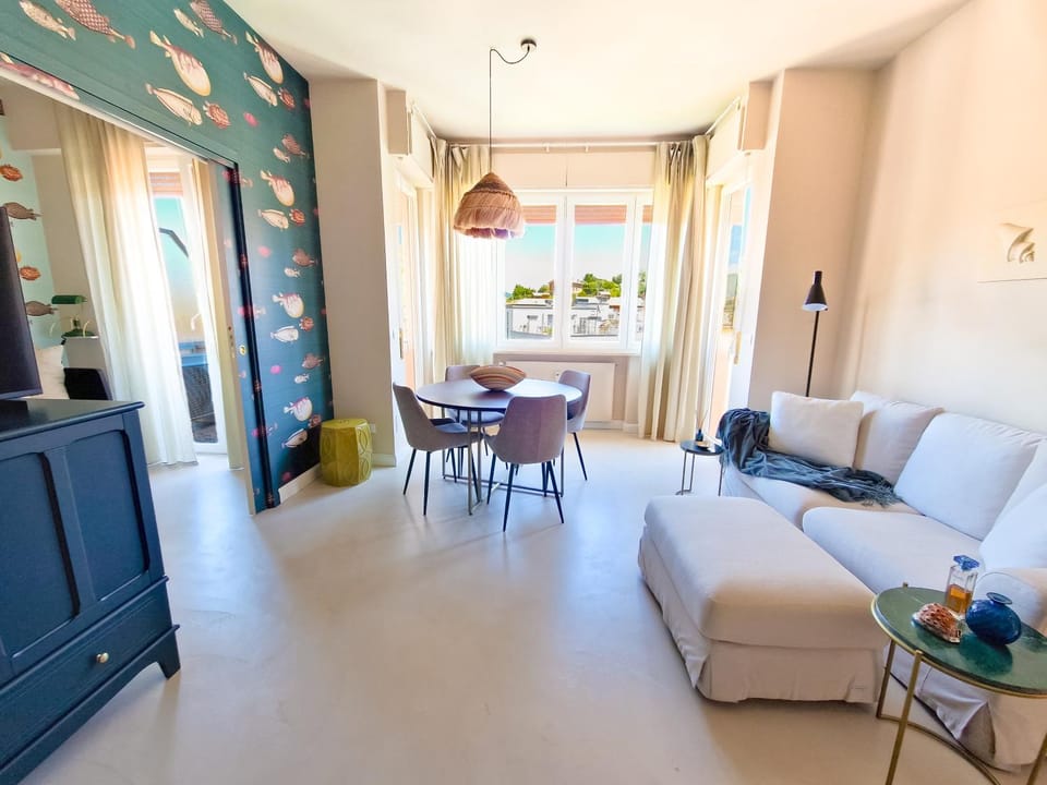 Living room, Seating area, Dining area