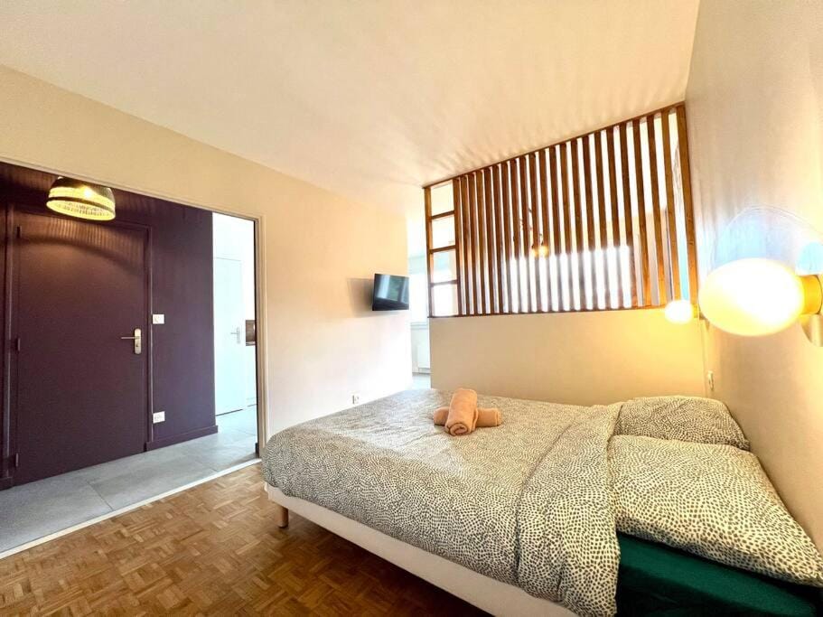 Bed, Photo of the whole room, Bedroom, wardrobe