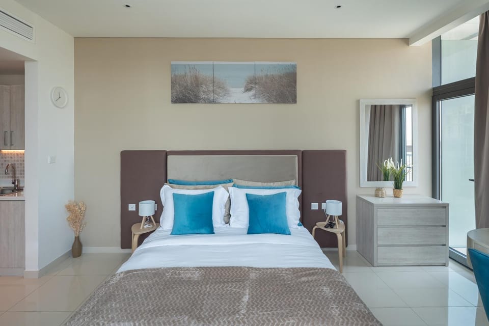 Beachside Bliss: Stylish New Studio at Seven Palm Apartment in Dubai
