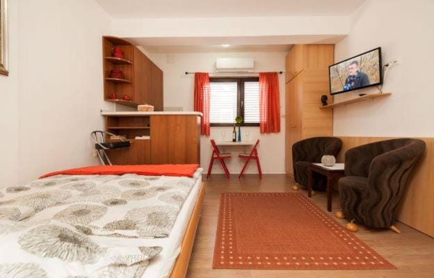 Centar 1 Private Room with Ensuite and Kitchenette Apartment in Split