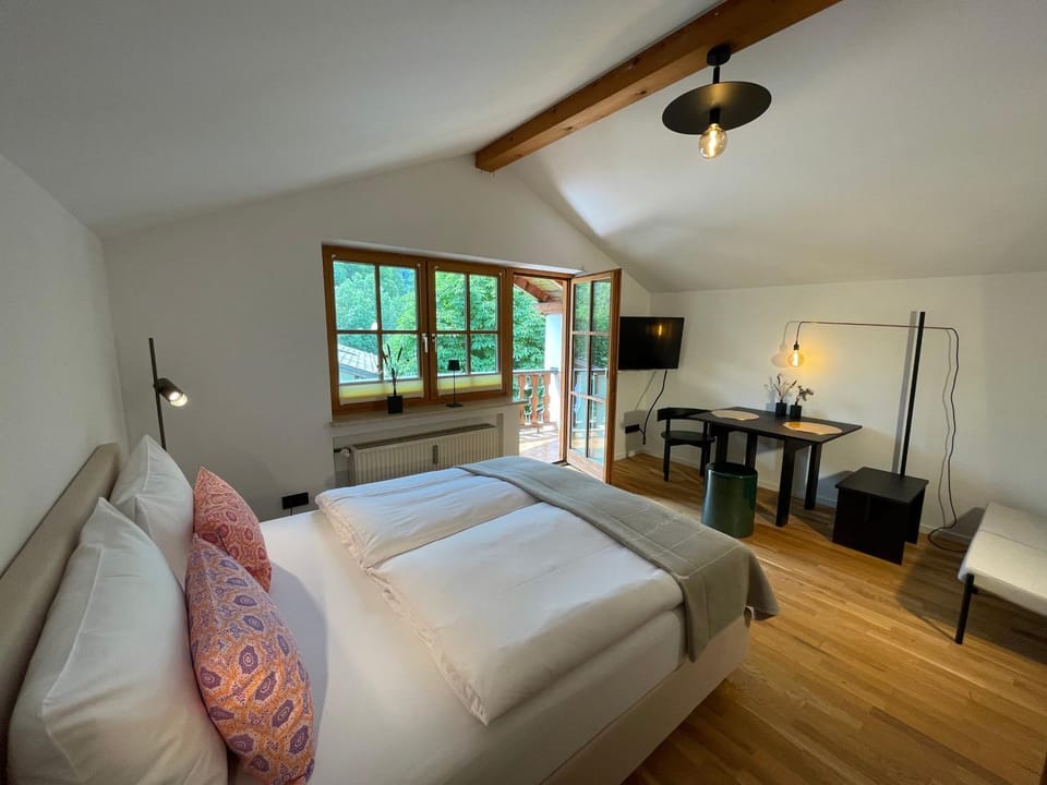 Bed, Living room, Photo of the whole room, Bedroom