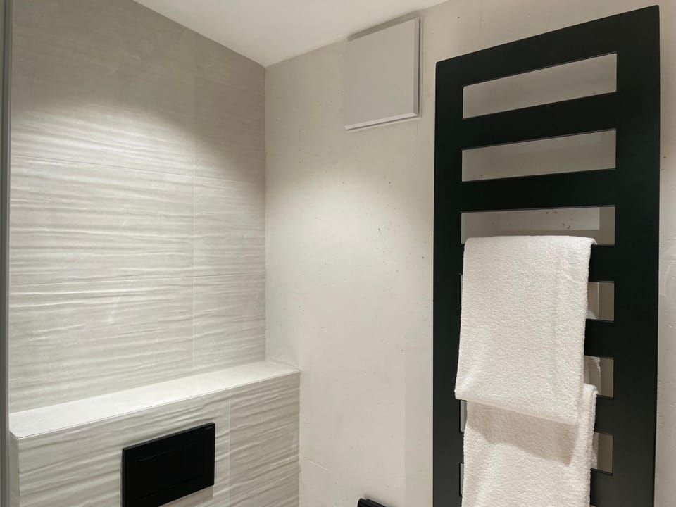Bathroom, towels