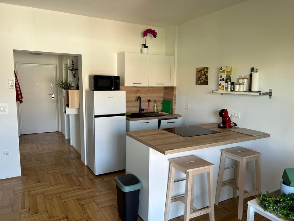 Kitchen or kitchenette, kitchen, kitchen