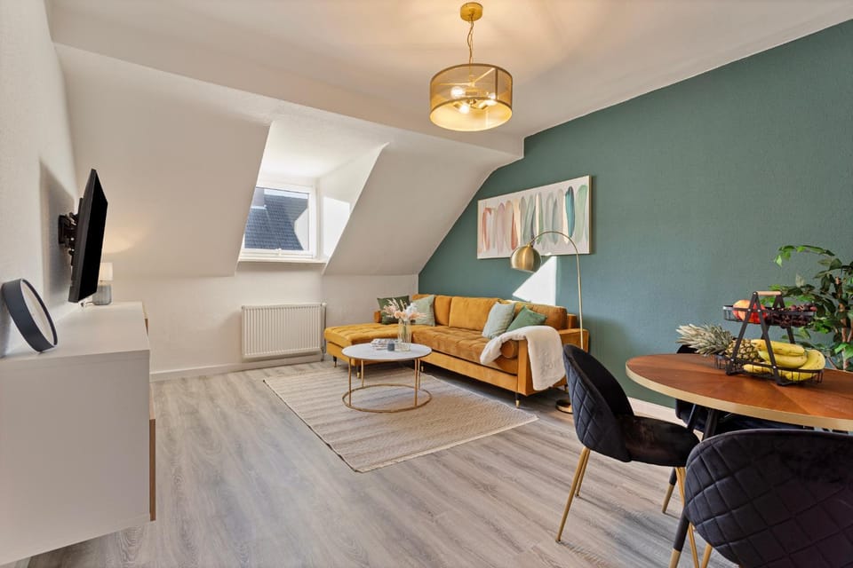 TV and multimedia, Living room, Seating area, Dining area