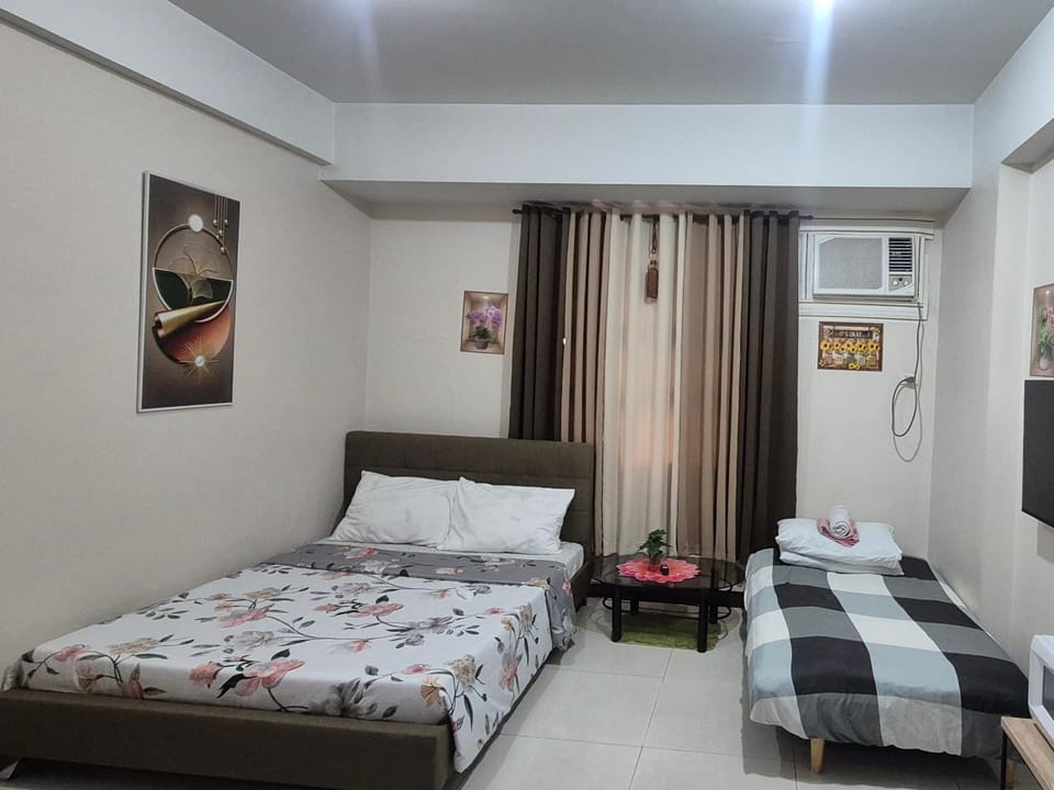 Photo of the whole room, Bedroom, air conditioner