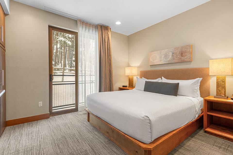 Grand Colorado on Peak 8 Suite - Ski-in/out Apartment in Breckenridge