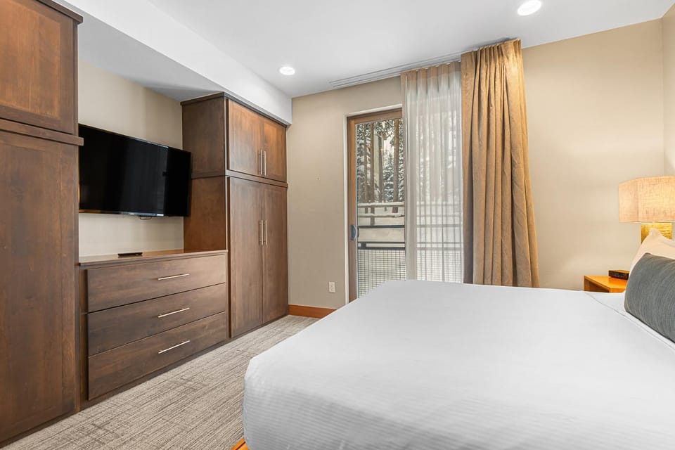 Grand Colorado on Peak 8 Suite - Ski-in/out Apartment in Breckenridge