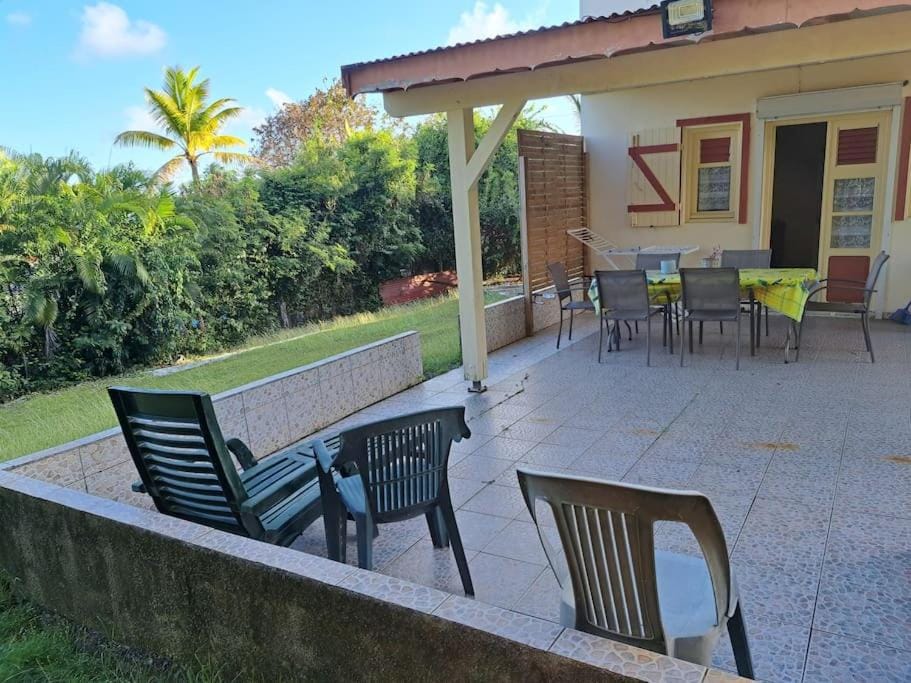 Appartement T2 - Bas de Villa Apartment in Sainte-Anne