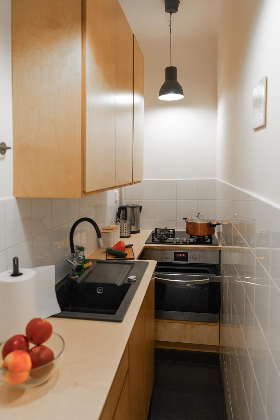 Coffee/tea facilities, Kitchen or kitchenette, stove, kitchen