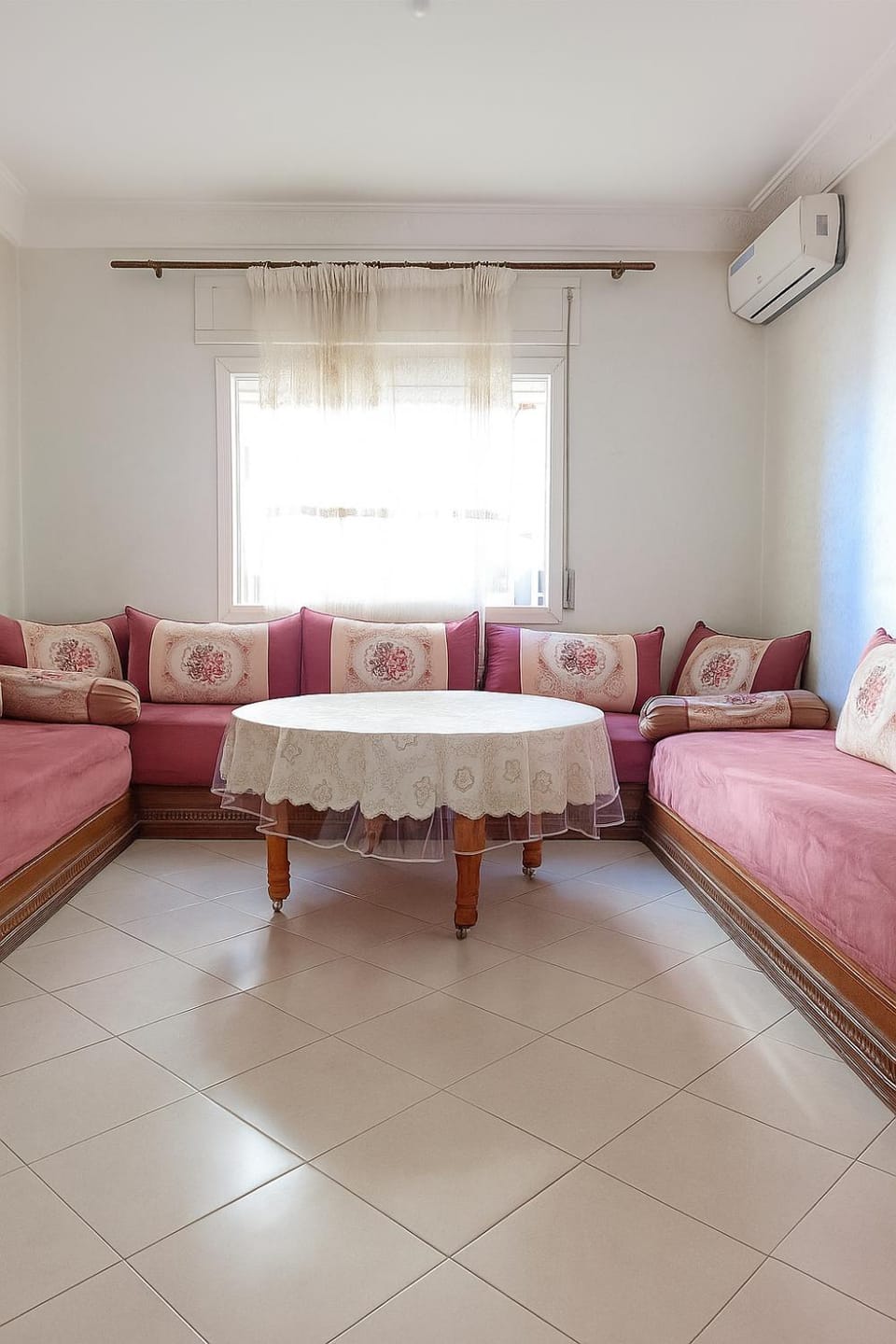 Living room, Photo of the whole room, Seating area, air conditioner