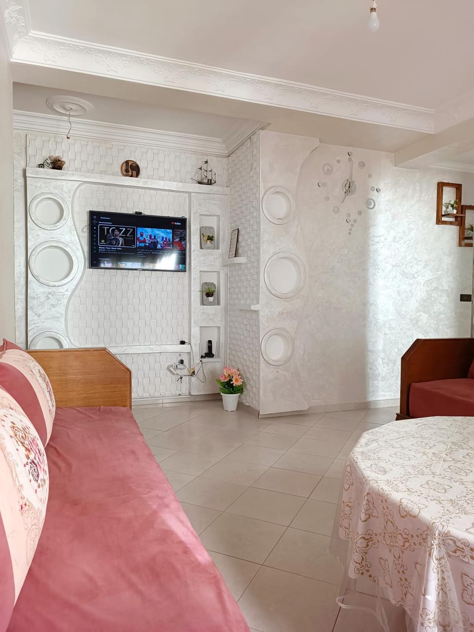 TV and multimedia, Living room, Photo of the whole room, Seating area
