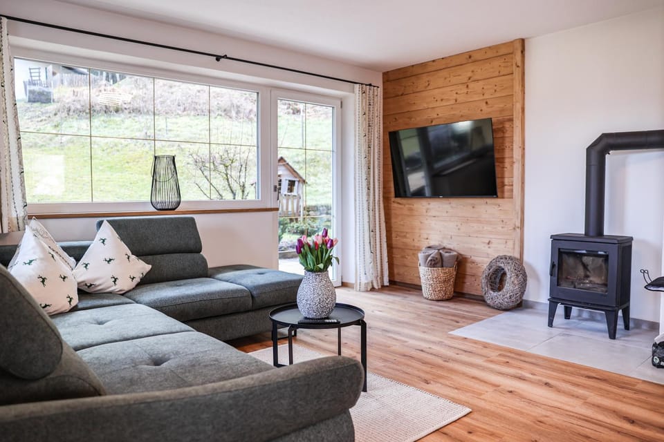 TV and multimedia, Living room, Seating area, flat iron